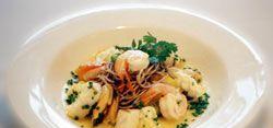 Flutes Restaurant - Grafton Accommodation 9