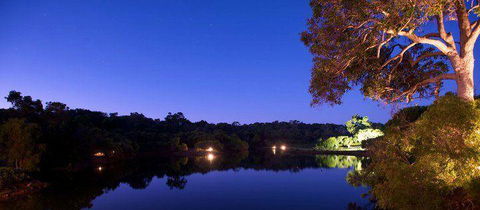 Flutes Restaurant - Grafton Accommodation 12