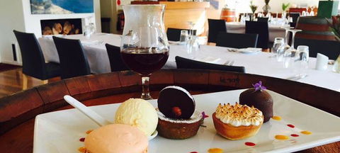 Flutes Restaurant - Grafton Accommodation 2