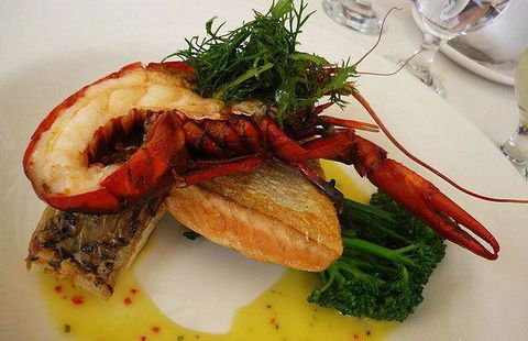Flutes Restaurant - Grafton Accommodation 5