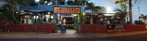 Millers Beach Bar & Grill - Grafton Accommodation 1