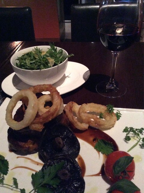 O Bar & Restaurant - Grafton Accommodation 4