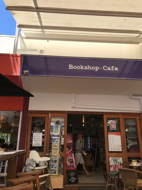 Whileaway Bookshop & Cafe - Grafton Accommodation 5