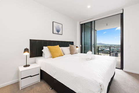 Arise Ivy And Eve - Grafton Accommodation 4