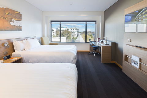 Crowne Plaza Canberra - Grafton Accommodation 6
