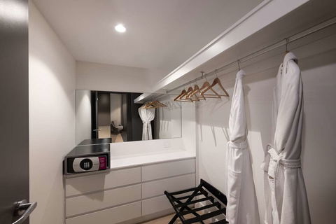 Hilton Adelaide - Grafton Accommodation 16