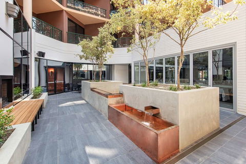 Amora Hotel Riverwalk Melbourne - Grafton Accommodation 2