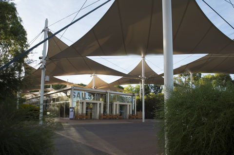 Sails In The Desert Hotel - Grafton Accommodation 1