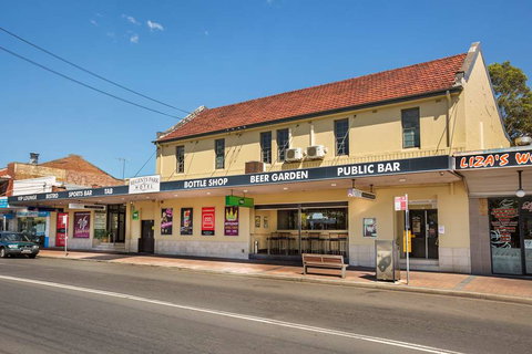 Nightcap at Regents Park Hotel - Grafton Accommodation 0