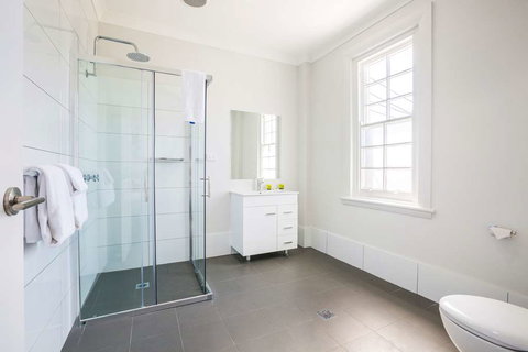 Nightcap at Regents Park Hotel - Grafton Accommodation 1