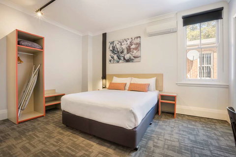 Nightcap at Regents Park Hotel - Grafton Accommodation 2