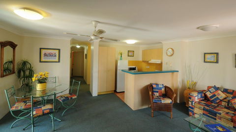 Aruba Beach Resort - Grafton Accommodation 1