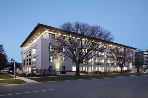 Knightsbridge Canberra - Grafton Accommodation 0