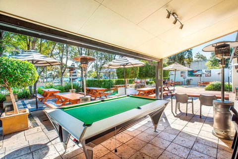 Nightcap at High Flyer Hotel - Grafton Accommodation 13