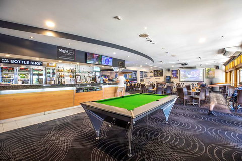 Nightcap at High Flyer Hotel - Grafton Accommodation 14