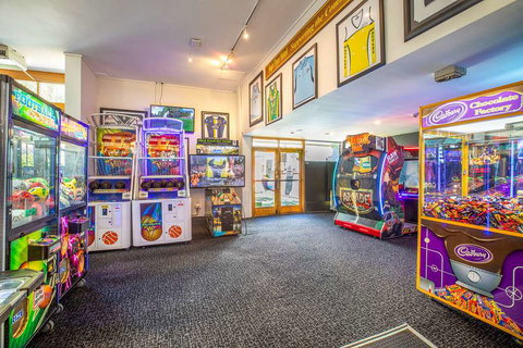 Nightcap at High Flyer Hotel - Grafton Accommodation 16