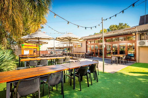 Nightcap at High Flyer Hotel - Grafton Accommodation 17