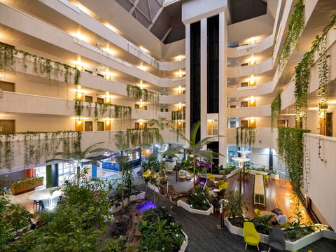 Novotel Darwin Atrium - Grafton Accommodation 2
