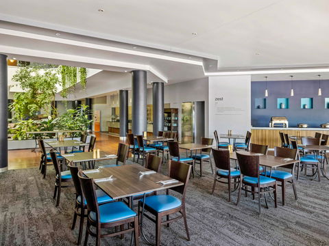 Novotel Darwin Atrium - Grafton Accommodation 11