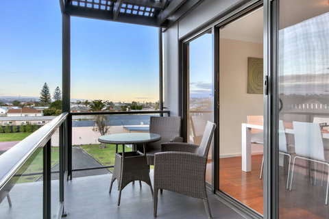 Bellevue on the Lakes - Grafton Accommodation 1