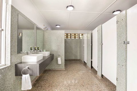 Camp Hill Hotel - Grafton Accommodation 1