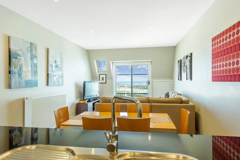 Deep Blue Hotel & Hot Springs - Grafton Accommodation 1