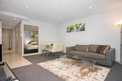 Astra Apartments Perth - Grafton Accommodation 6