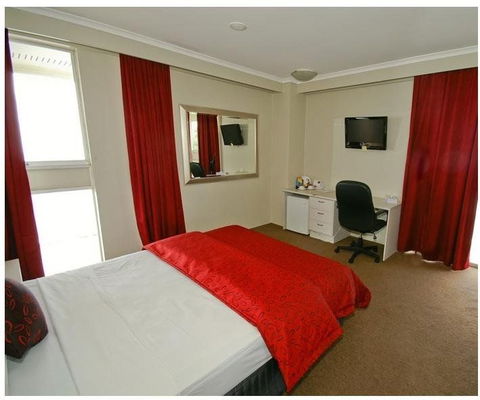 Isa Hotel - Grafton Accommodation 3