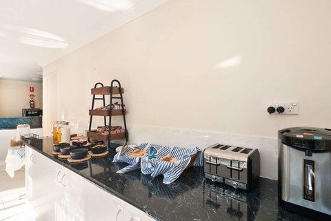 Econo Lodge Waterford - Grafton Accommodation 15