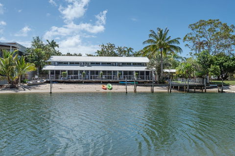 Caribbean Noosa - Grafton Accommodation 0