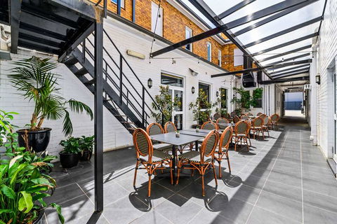 CH Boutique Hotel - Grafton Accommodation 2