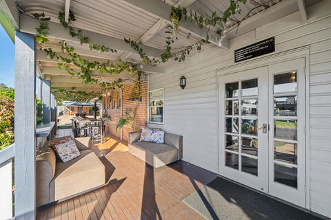 Ambassador On Ruthven Motel - Grafton Accommodation 1
