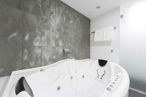 Avenue Hotel Canberra - Grafton Accommodation 3