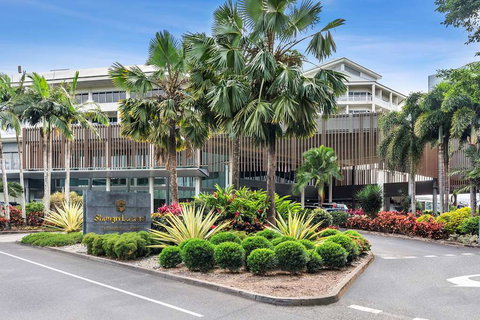 Shangri-La Hotel, The Marina - Grafton Accommodation 1