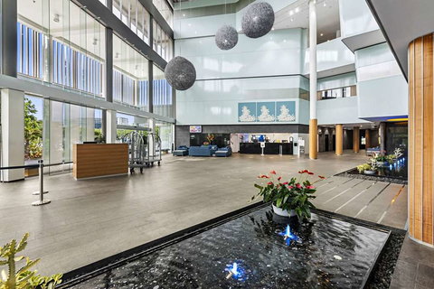 Shangri-La Hotel, The Marina - Grafton Accommodation 3