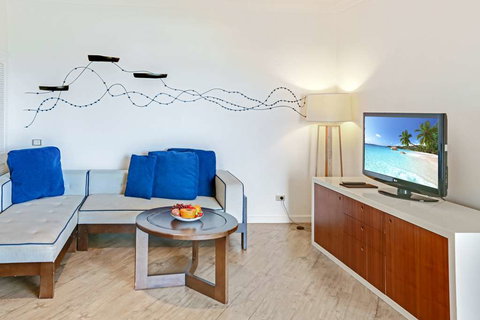 Shangri-La Hotel, The Marina - Grafton Accommodation 4