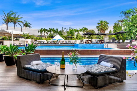 Shangri-La Hotel, The Marina - Grafton Accommodation 6