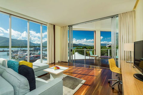 Shangri-La Hotel, The Marina - Grafton Accommodation 13