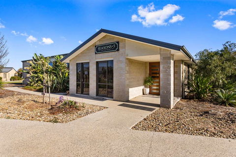 Quality Suites Point Cook Seasons 5 - Grafton Accommodation 1