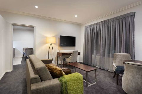 Attika Hotel - Grafton Accommodation 2