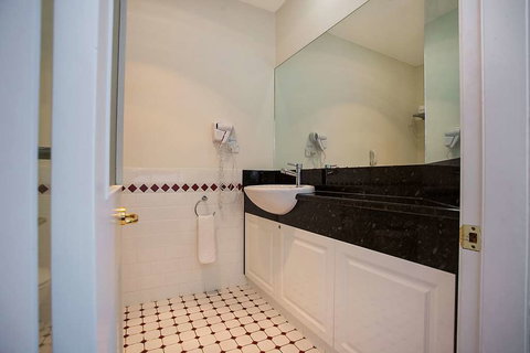 Quality Hotel Bentinck - Grafton Accommodation 13