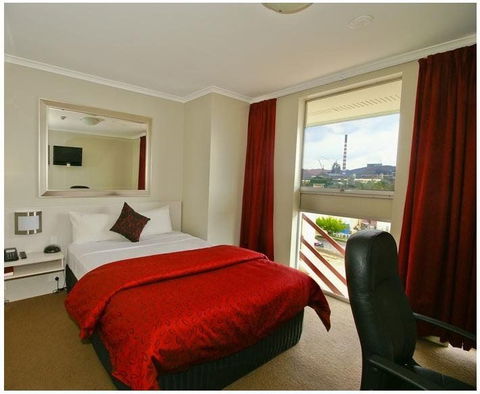Isa Hotel - Grafton Accommodation 2