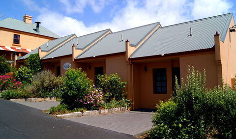 Meredith House and Mews - Grafton Accommodation 0