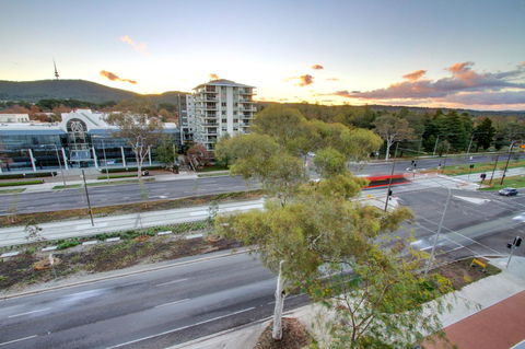 IQ Smart Apartments 704 Braddon ACT - Grafton Accommodation 6