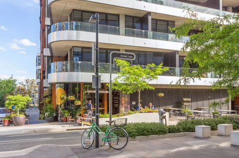 Spacious 1BR Stylish New Acton Apartment +Parking - Grafton Accommodation 11