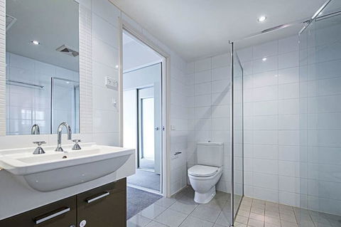 Spacious 1BR Stylish New Acton Apartment +Parking - Grafton Accommodation 9