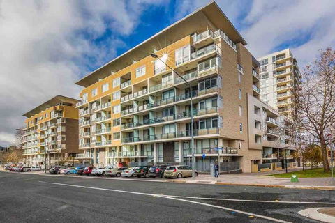 Spacious 1BR Stylish New Acton Apartment +Parking - Grafton Accommodation 13