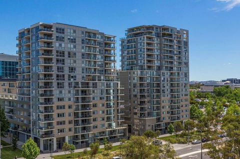 Spacious 1BR Stylish New Acton Apartment +Parking - Grafton Accommodation 12
