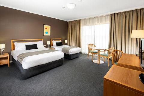 The Woden Hotel - Grafton Accommodation 0