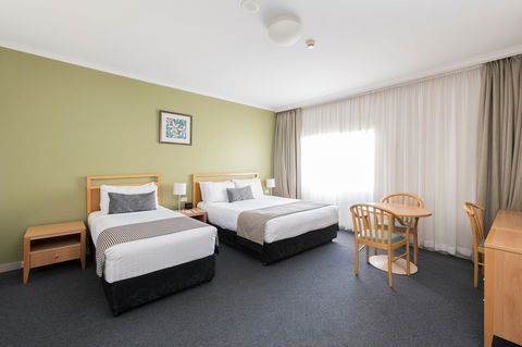 The Woden Hotel - Grafton Accommodation 5